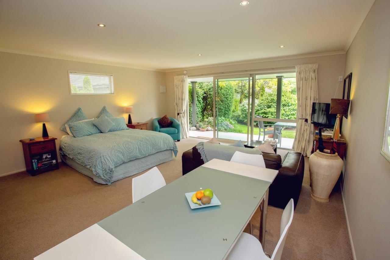 Marchmont Gardens Bed & Breakfast แฮนเมอร์สปริงส์ ภายนอก รูปภาพ