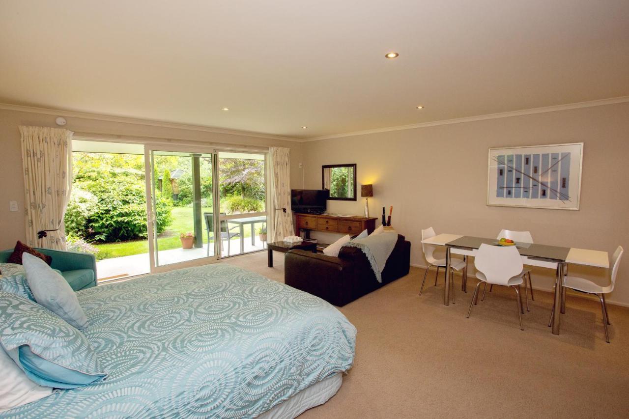 Marchmont Gardens Bed & Breakfast แฮนเมอร์สปริงส์ ภายนอก รูปภาพ