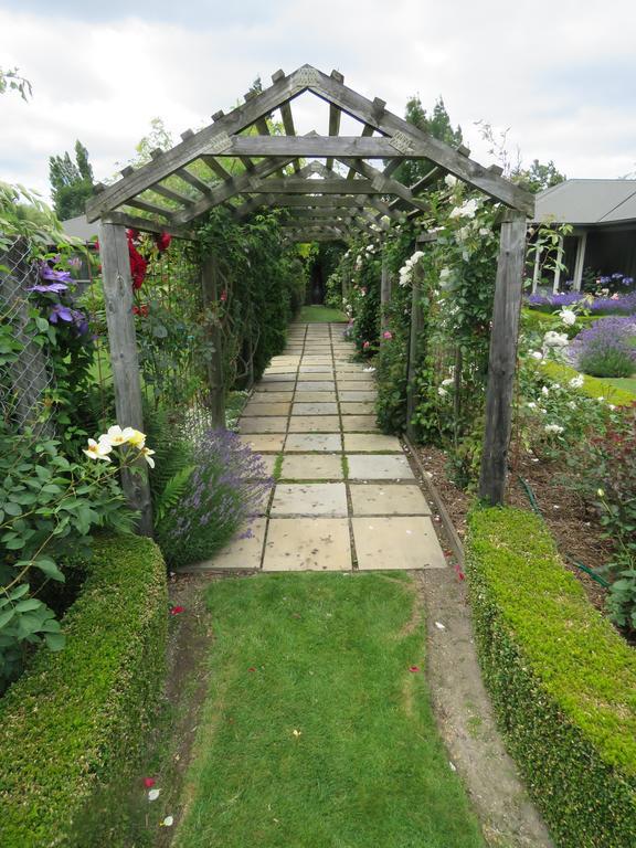 Marchmont Gardens Bed & Breakfast แฮนเมอร์สปริงส์ ภายนอก รูปภาพ