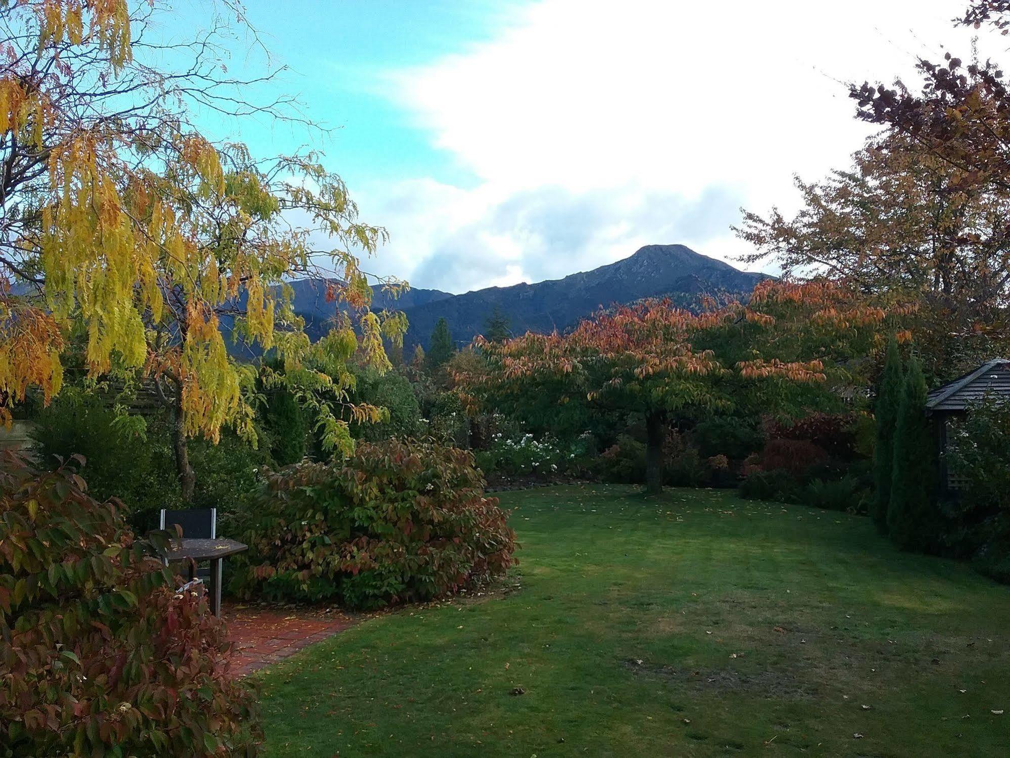 Marchmont Gardens Bed & Breakfast แฮนเมอร์สปริงส์ ภายนอก รูปภาพ