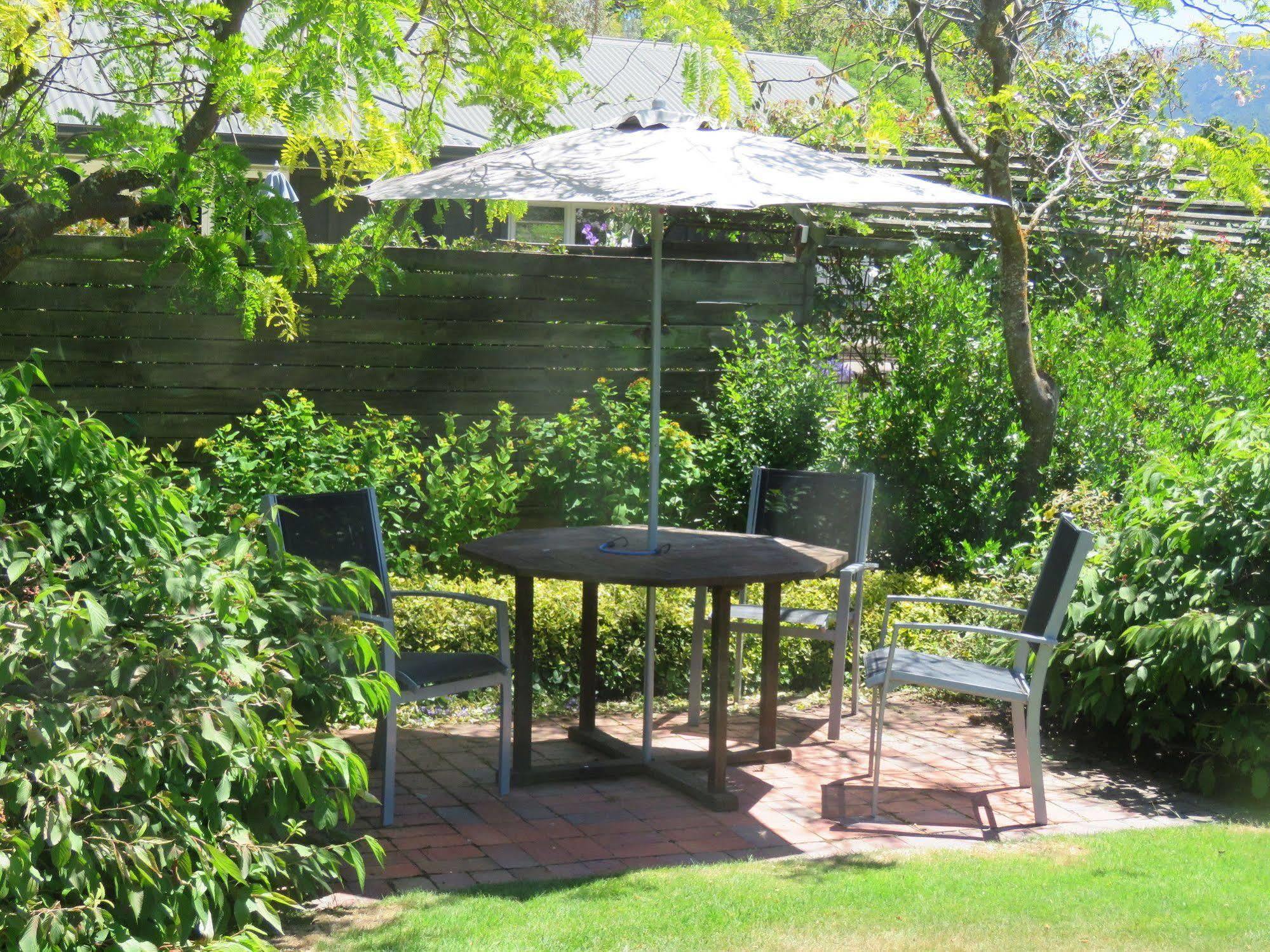 Marchmont Gardens Bed & Breakfast แฮนเมอร์สปริงส์ ภายนอก รูปภาพ