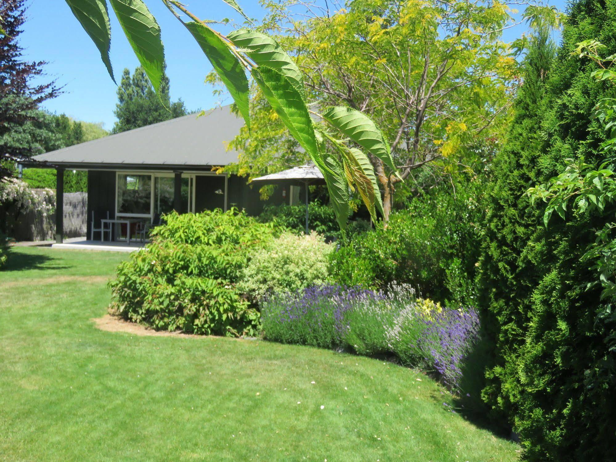 Marchmont Gardens Bed & Breakfast แฮนเมอร์สปริงส์ ภายนอก รูปภาพ