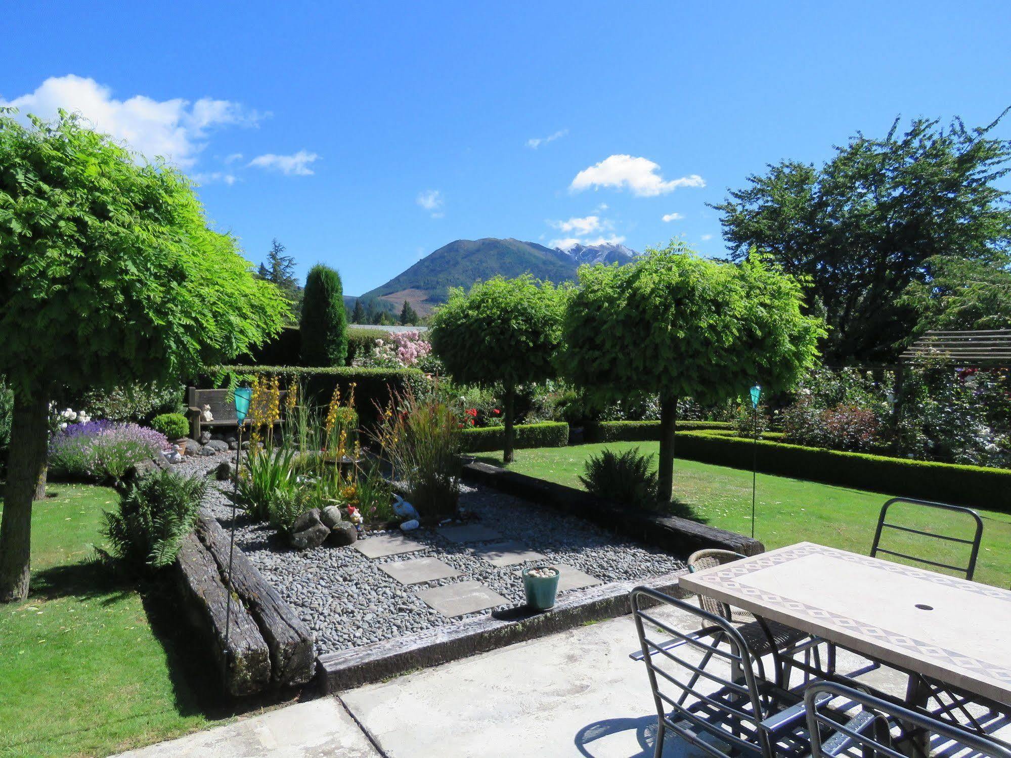Marchmont Gardens Bed & Breakfast แฮนเมอร์สปริงส์ ภายนอก รูปภาพ