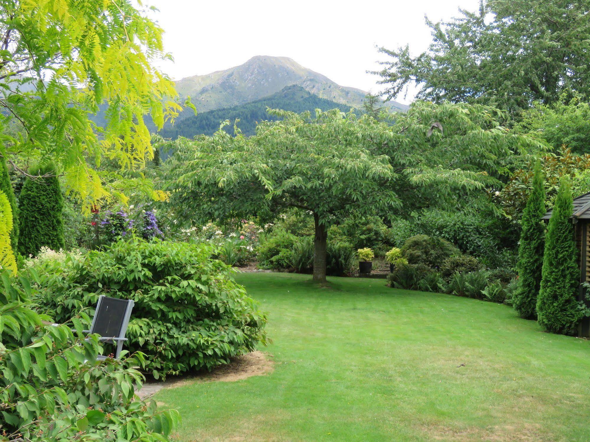 Marchmont Gardens Bed & Breakfast แฮนเมอร์สปริงส์ ภายนอก รูปภาพ