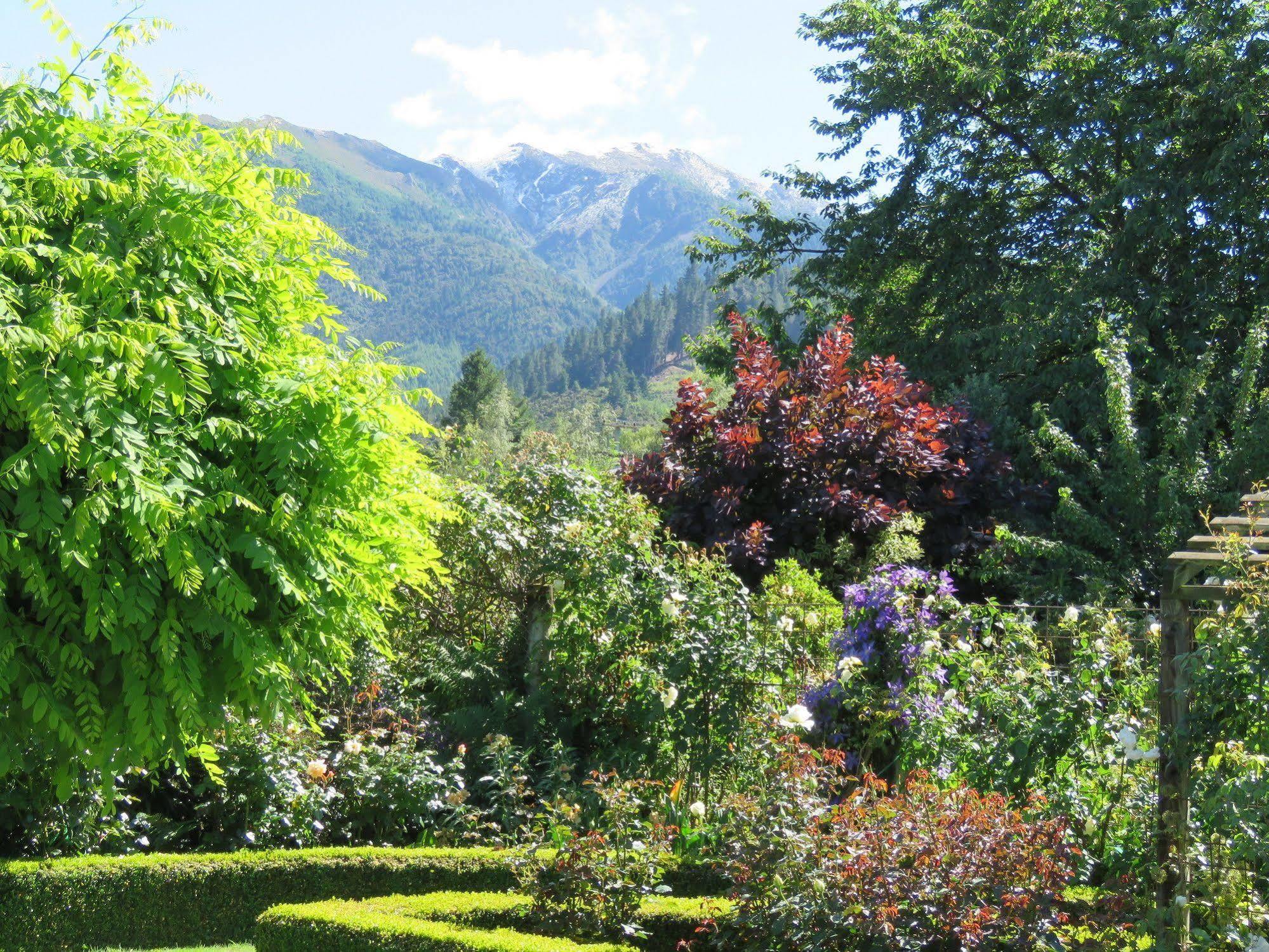 Marchmont Gardens Bed & Breakfast แฮนเมอร์สปริงส์ ภายนอก รูปภาพ